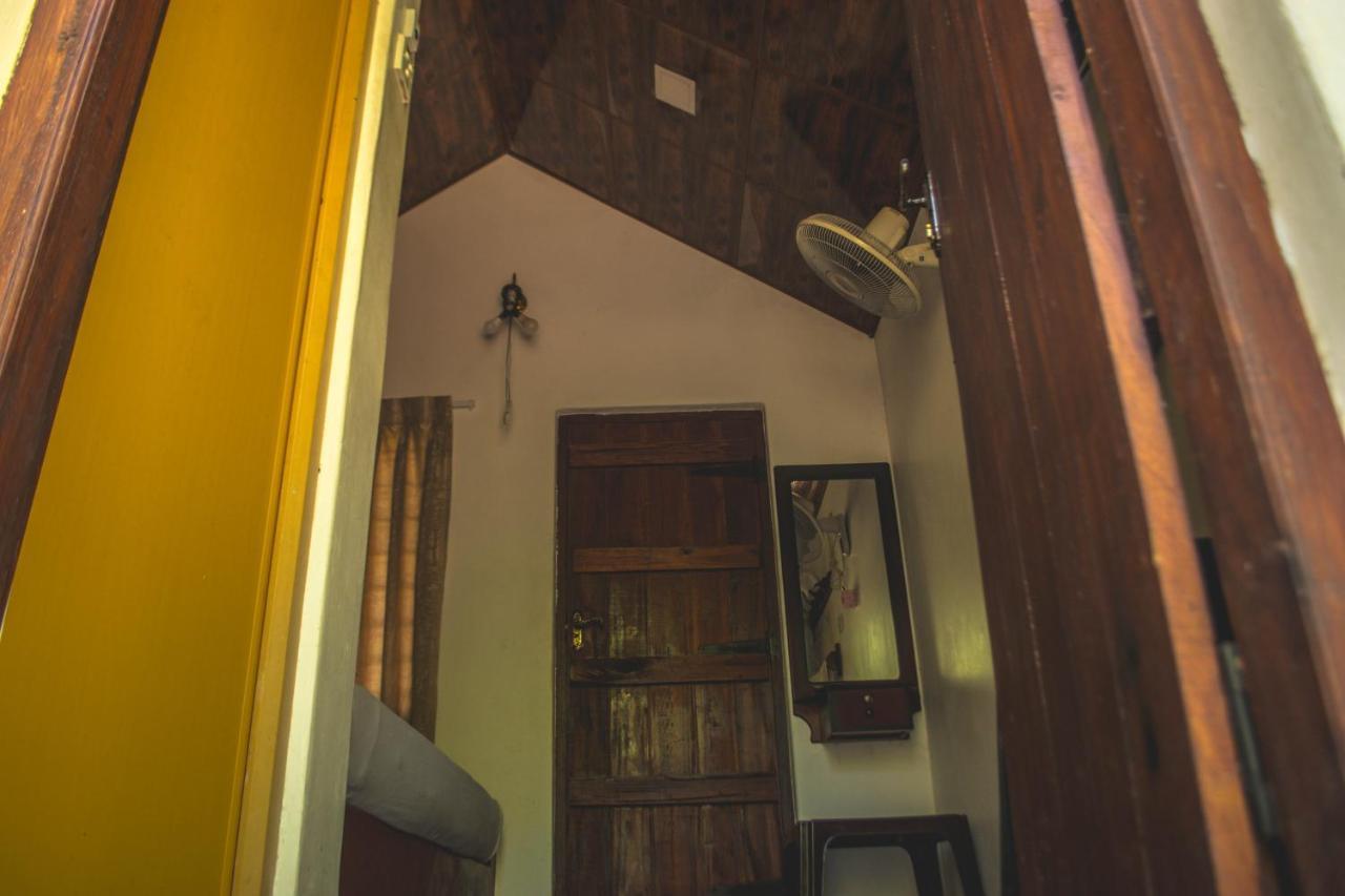 Lake Cabin Polonnaruwa Bagian luar foto